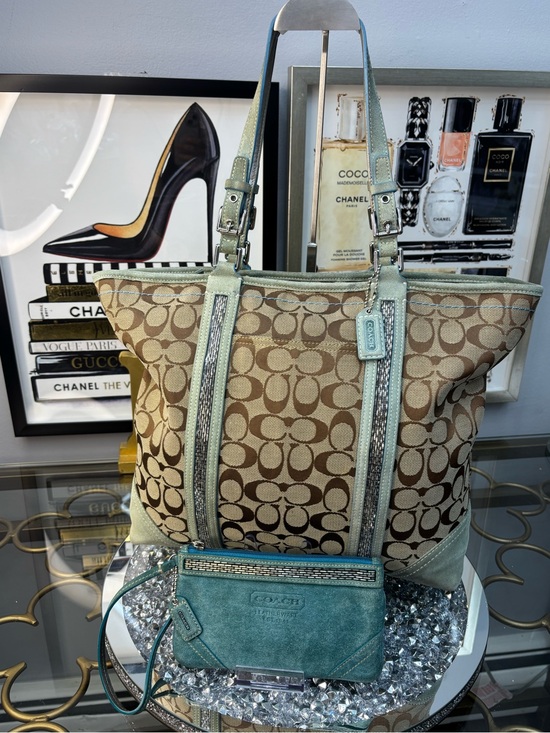 Coach Handbags - Coach 2005 vintage y2k Signature Gallery Beaded Tote w/ matching wallet GUC